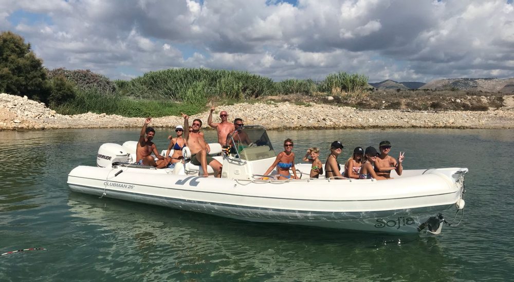 Clubman 26: Affitta il Tuo Gommone da Sogno ad Avola con Guarino Boats
